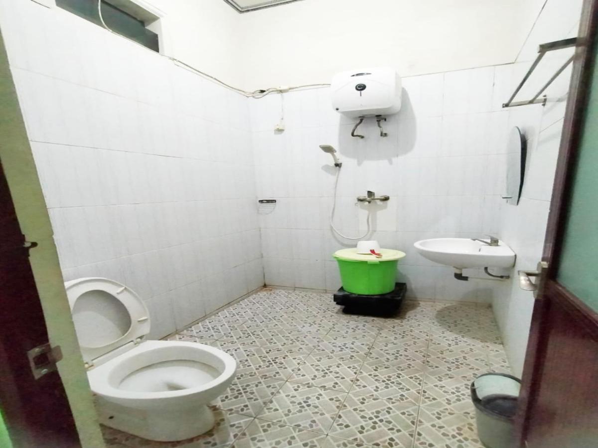 Reddoorz At Hotel Nuansa Ngawi ภายนอก รูปภาพ