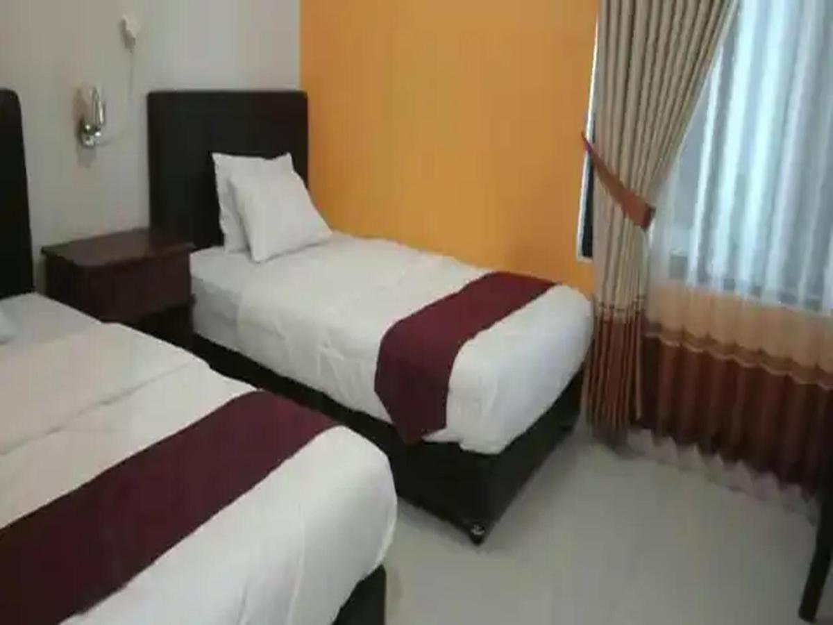 Reddoorz At Hotel Nuansa Ngawi ภายนอก รูปภาพ